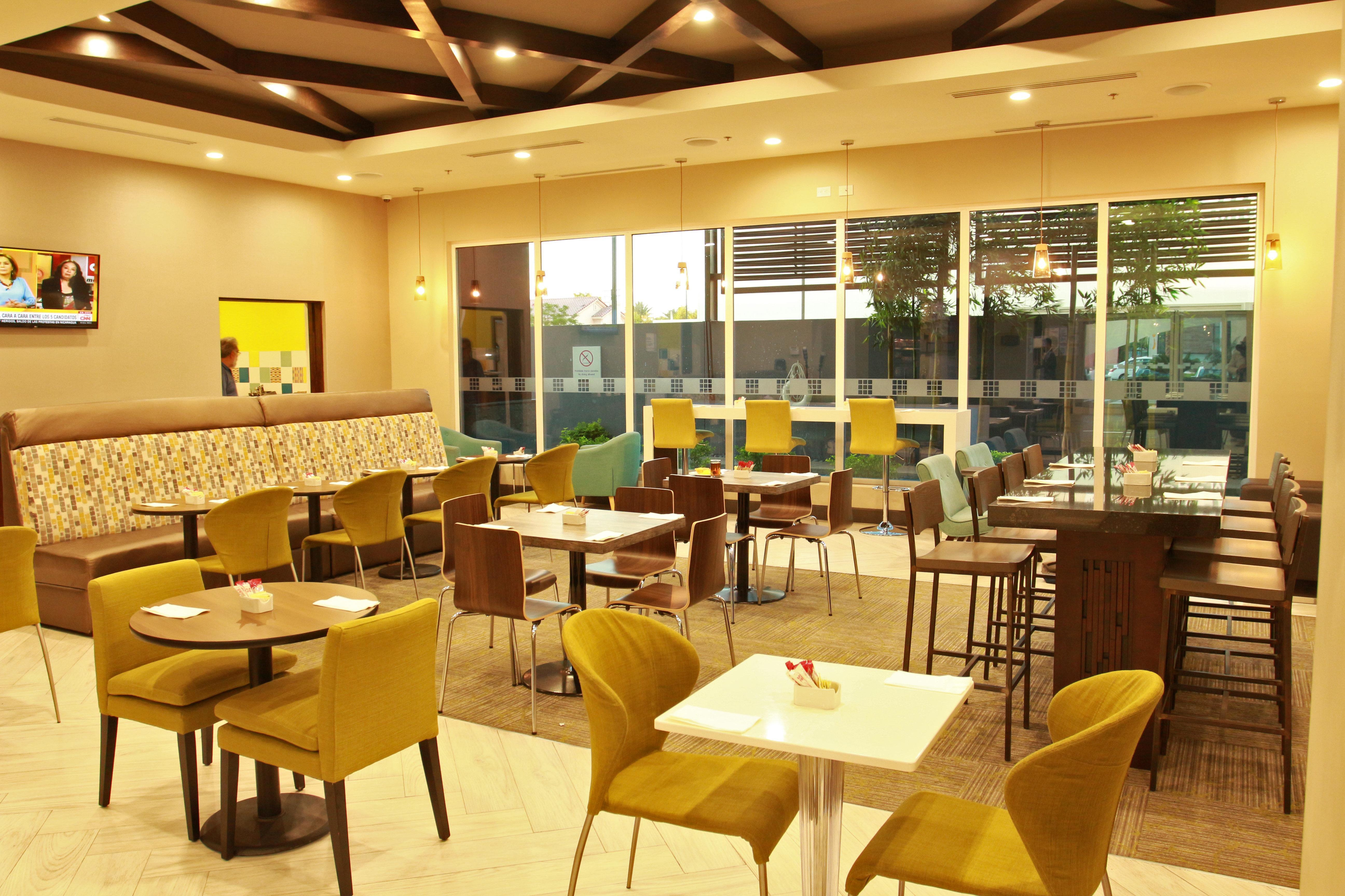 Holiday Inn Express & Suites Mexicali By Ihg Buitenkant foto