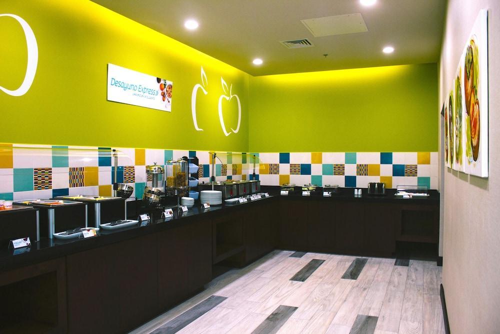 Holiday Inn Express & Suites Mexicali By Ihg Buitenkant foto
